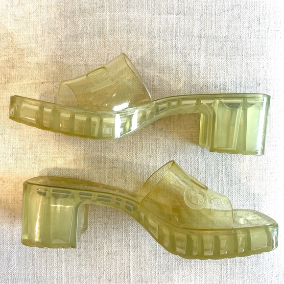 GUCCI Transparent Rubber Embossed Logo Slide Sandals Mules Yellow - Picture 2 of 12